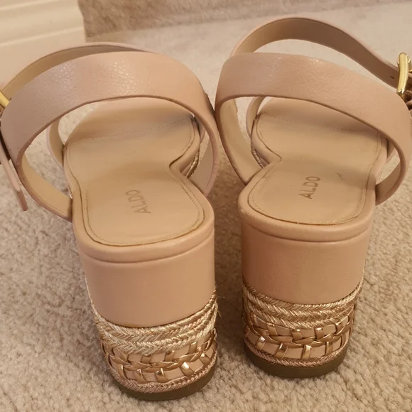 Sandle - Picture 3 of 5